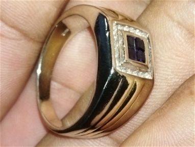 Se vende anillo de oro 14k , con diamonds y zafiros - Img 64643014