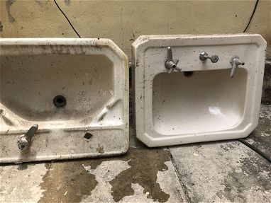 Vendo dos lavamanos antiguos en buen estado mad roto - Img 69034290