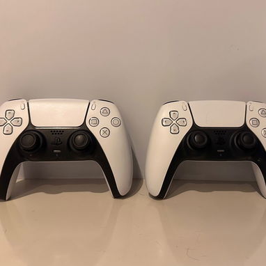 VENTA DE PS5 VERSIÓN DISCO DE 500GB CON DOS MANDOS Y BASE DE CARGA - 3/4