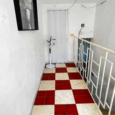 Casa de dos plantas en venta - 4/10
