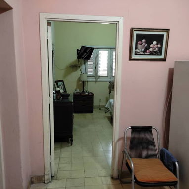 Vendo apto de 2 Habitaciones y 2 ba帽os en Vedado - Img 120576679