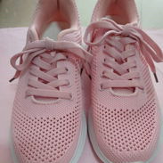 Se venden varios pares de zapatos - Img 53852233