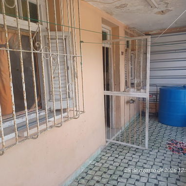 *$25.000usd. CON AJUSTE . En venta casa completamente  independiente de los años 50 de  placa en Las Minas, Guanabacoa. - 2/10