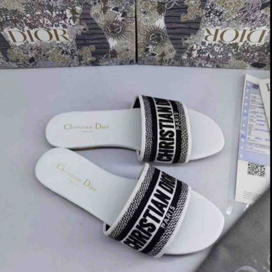 Eleva tu look este verano con las irresistibles sandalias Gucci🥰 - Img 97435144