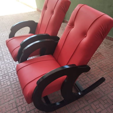 Sillones tapizados y butacas curvas - Img 121586784