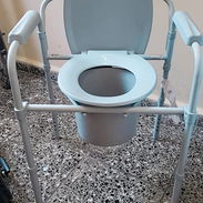 Silla sanitaria de poco uso - Img 55825947