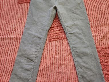 Se venden dos pantalones de hombre buena tela - Img 67505426