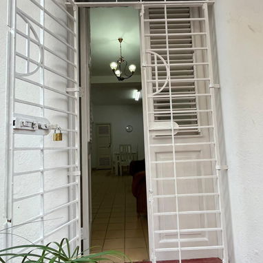 RENTO LINDO APTO DE DOS HAB. EN PLANTA BAJA EN EL CORAZON DEL VEDADO _53864035 - Img 120553191