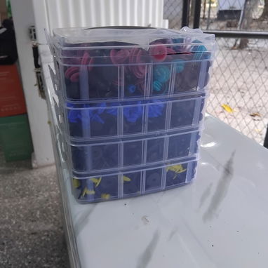 Caja de precillas plasticas para carros 1180 unidades - Img 111606192