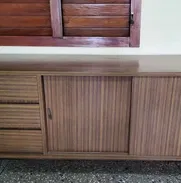 SE VENDE APARADOR ANTIGUO DE MADERA AMPLIO DE USO EN MUY BUEN ESTADO - Img 49732758