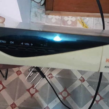 Televisor Samsung con cajita y antena - Img 121832963