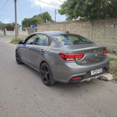 Renta de autos entrega en el aeropuerto tanque lleno no se cobra dinero adelantado reserva gratis varios modelos y preci - Img 118871952