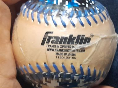 Pelota de teeball Franklin Chrome de nucleo suave. 9 Pulgadas. 4 Onzas. Producto oficial de la MLB: nueva de paquete - Img 67466125