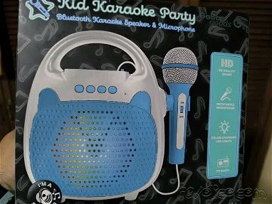 Lindas bocinas karaoke para los nenes de casa . 58441134 - Img 67837685