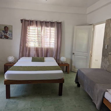 Rento casa con piscina grande de 4 habitaciones y media en Guanabo. Tengo Ecoflow. Whatssap 5 2959440 - Img 124361127