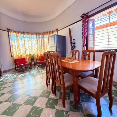 RENTA DE CASA LINEAL EN EL VEDADO - 3/10