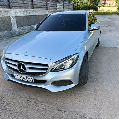 En 23000 vendo o hago negocios un Mercedes Benz C 200 ÚNICO DUEÑO nuevo del todo AL WHATSAPP 63275756 - 2/2