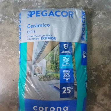 Tejas,purles,cemento cola blanco y gris, puerta aluminio cristalizada, lavamanos cristalizado,cintillo,tanque 55g y 40Lt - Img 124040750