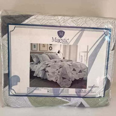 Sobrecama Majestic Imperial (Queen) lisa  38 USD  📏 Medidas: 240 x 240 cm (Queen) - 4/5