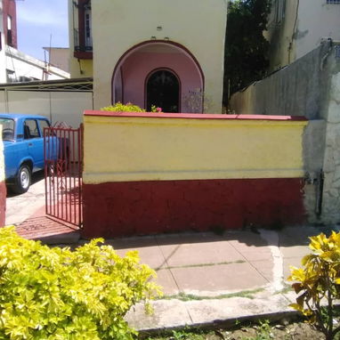 VENTA DE CASA INDEPENDIENTE DE DOS PLANTAS EN REPARTO KOHLY, PLAYA - 3/8