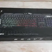 Teclado Gaming de cable con sistema RGB retroiluminado marca BRAVE - Img 49829480