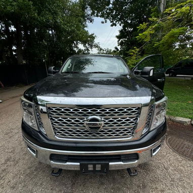 Vendo o negocio Nissan Titán, 2018, diesel - Img 123706788
