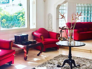 🏡💎‼️ Maravillosa residencia ubicada en #Miramar‼️ con un encanto #Clásico, perfecta para disfrutar de momentos de rela - Img main-image