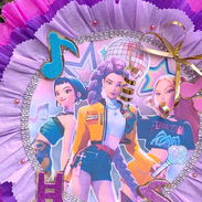 Piñata redonda Guerreras Kpop - Img 58193131