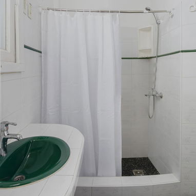 Apartamento moderno frente al Museo de la Revolución – 6to piso, parqueo 24h, wifi – Renta por noches Habana Vieja - Img 119540053