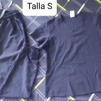 🥼Bata de médico y pijamas para guardia. Son de mujer talla S y M de uso en buen estado. - Img 125987761