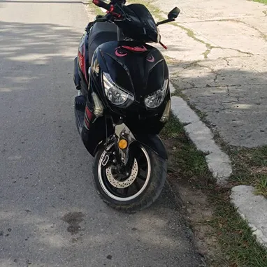 Venta de casa puerta de calle,con terraza, garaje, incluye una moto eléctrica  en La Lisa - 3/10