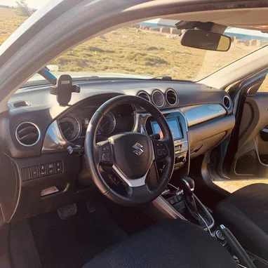VENDO o CAMBIO por casa en playas del este Suzuki Vitara Hibrido..33000 y me ajusto - Img 111094240