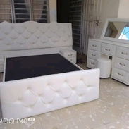 Cama Capitoniada con Mesitas de Noche y Envío Gratis - Img 56899389
