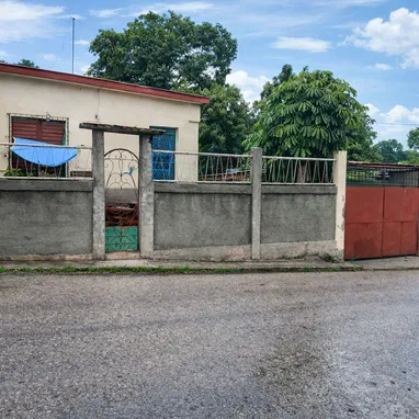 Venta de casa de 5 habitaciones en Guanabacoa y un carro todo por 25000 usd - Img 123485408