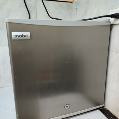 MINI BAR MABE - 3/3