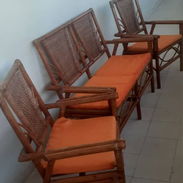 Se vende juego de sofá con 2 butacas y mesita de mimbre de centro, ideal para porta o sala 100 USD - Img 54367040