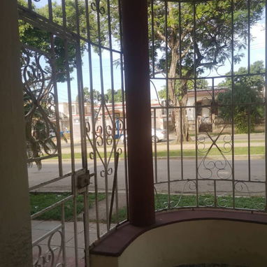 Renta Casa 2 cuartos en bajo con portal y patio Playa por 13y70 500usd 53582376 - 2/9