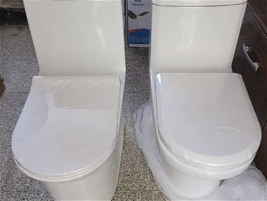 Juegos de baños monolíticos,herrajes y tapa de asiento , transporte y garantía - Img main-image-45656458