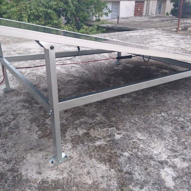 Se montan paneles solares - 3/4