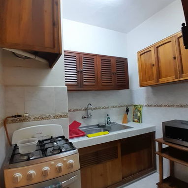 🏡✨👀 ¡Vive con total comodidad en el corazón del Vedado!/Alquiler de casa en el Vedado con estabilidad eléctrica⚡️ - Img 124472385