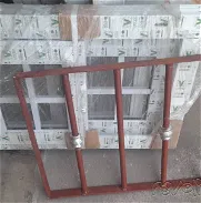 Vendo ventana aluminio con reja - Img 45826204