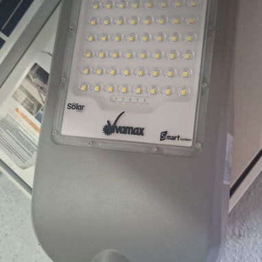 Lámpara para exteriores con panel solar - 2/4