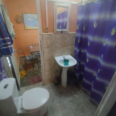 SE VENDE CASA FRENTE A LA TERMINAL 2 DEL AEROPUERTO. BOYEROS - 2/10