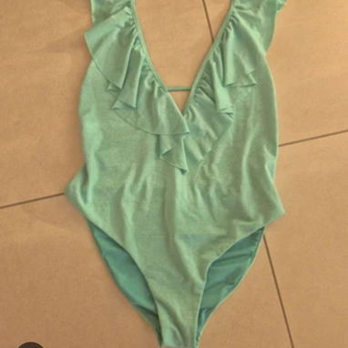 Trusas talla L 12 usd y bikinis todas las tallas  8 usd - 2/2