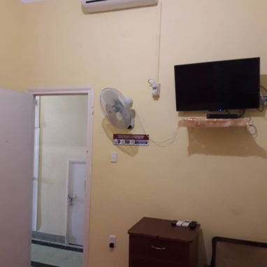 Se alquila cerca Hospital Ameijeiras con corriente - Img 122164211