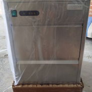 Maquina de hielo de 27 kg de hielo diarios - Img 55803811