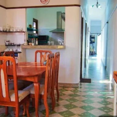 🏤⚡️Renta de casa por noches en el Vedado Alquiler por tiempo indefinido en el Vedado. Renta de casa con respaldo energé - 2/5