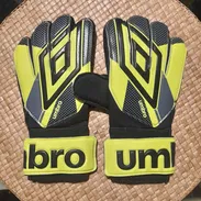 GUANTES DE FUTBOL marca UMBRO (original) talla 7 - Img 56964381