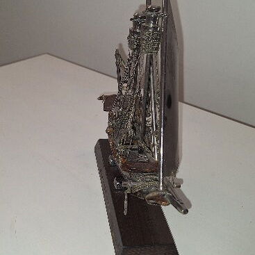 Adorno. Maqueta de un barco velero de madera y metal - 4/4