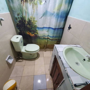 *$14.000usd. Se ajusta vacía. En venta casa en Marianao. Pogolotti. Cuadra bastante tranquila. - Img 123066464